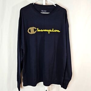 Champion Men's Navy Blue Long-sleeved Athletic Tee Size XL